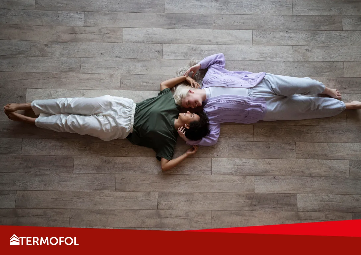 Panele podłogowe a ogrzewanie elektryczne – jakie panele wybrać pod folie grzewcze?