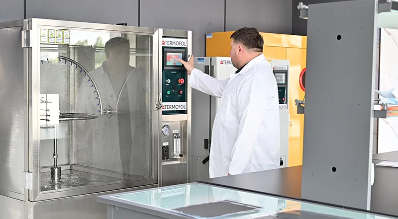 Własne laboratorium i aparatura badawcza